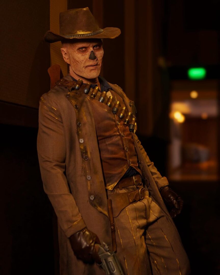 Cosplay of GHOUL from the FALLOUT series Save State