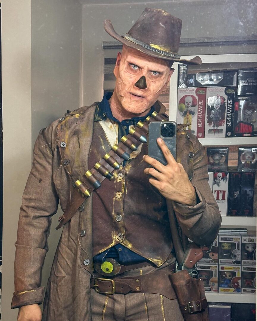 Cosplay of GHOUL from the FALLOUT series Save State